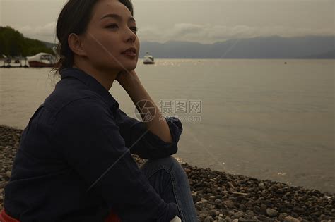 湖边头像温柔女生