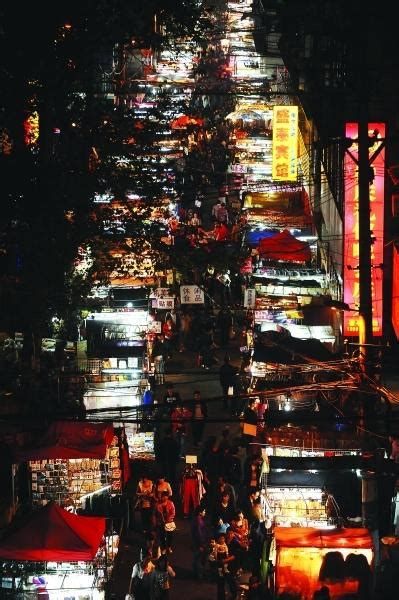 武汉宝成路夜市风景高清图片下载-正版图片500904637-摄图网