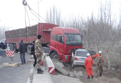 新疆和田315国道发生重大交通事故四人遇难_海口网