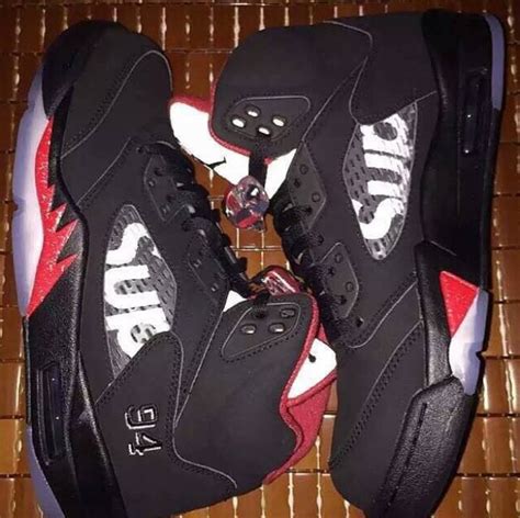 Supreme x Air Jordan 5 “Black” 实物初次曝光 AJ5 球鞋资讯 FLIGHTCLUB中文站|SNEAKER球鞋资讯第一站