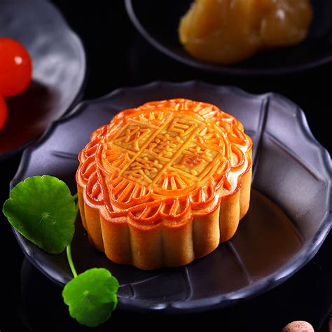 传统的中秋节日，吃一口经典的中秋月饼 - 美食 - 美丽人生