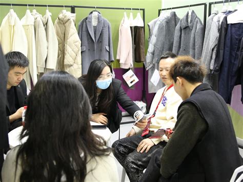 龙华区携10家大浪时尚小镇品牌亮相2023中国国际服装服饰博览会（春季）