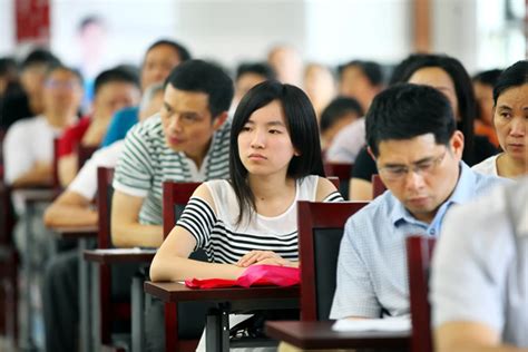 2018年中国大学生毕业人数、就业率最高的十大专业及毕业生就业形势分析【图】_智研咨询