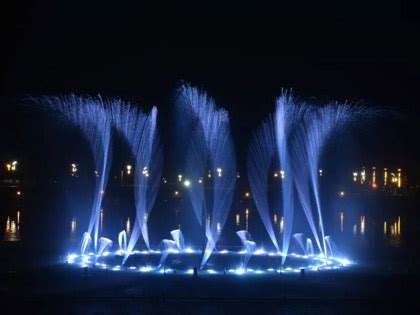 公园喷泉已投入使用-山东雅韵水景喷泉