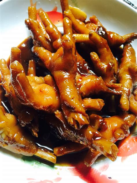 美食推荐：鸡爪焖猪蹄，培根芦笋卷，白茨菇烧鸡块的做法