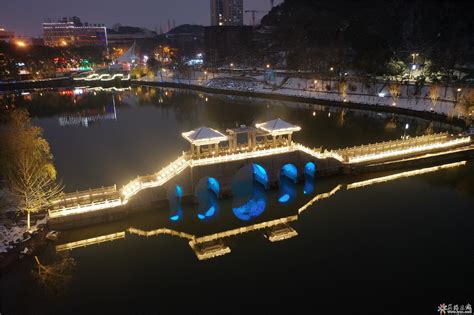 秀峰公园璀璨灯光秀，元旦正式投入使用 - 益阳对外宣传官方网站