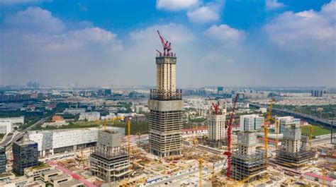 中国在建第一高楼“上海中心”结构封顶_ 视频中国