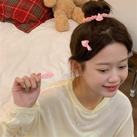 发夹发饰甜美女生头像