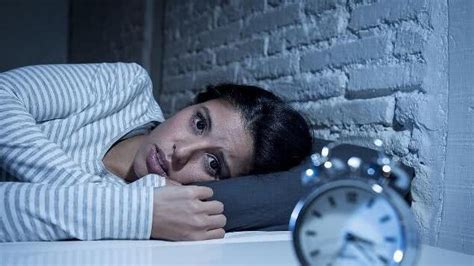 晚上睡到半夜总是醒 是得大病吗 是什么原因