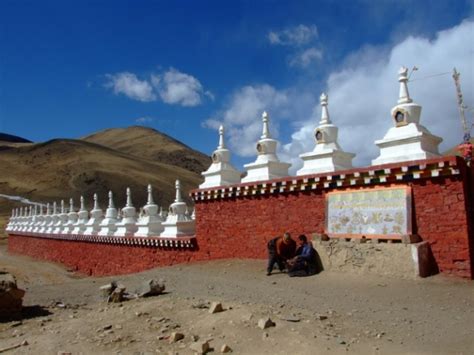“丰功伟业”庆祝西藏和平解放70周年特展