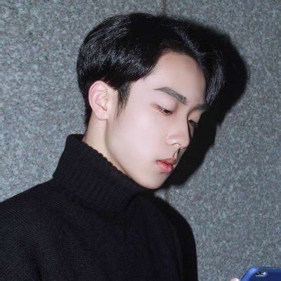 非主流男生侧面头像