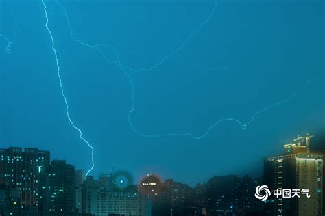 闪电划破武汉黑夜 镜头拍下震撼瞬间-图片频道