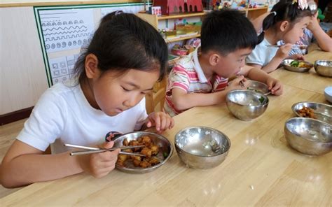 美食是扑面而来的幸福——艺术幼儿园迎元旦自助餐活动 - 幼儿园动态 - 海宁市艺术幼儿园