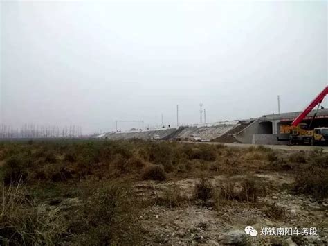 【今天刚发布！邓州高铁站施工现场图曝光！|邓州连线（微信公众号：邓州】_傻大方