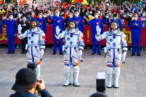 祝贺！6名航天员首次实现“太空会师”|神舟|空间站_新浪新闻