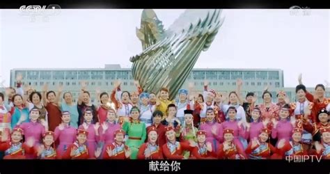 乌兰图雅《站在草原望北京》刷爆抖音 引全民跟跳热潮