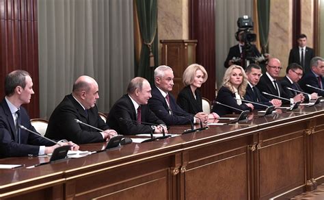 俄罗斯公布新政府成员名单 防长外长等12名部长留任|西卢安诺夫|尤里_新浪新闻