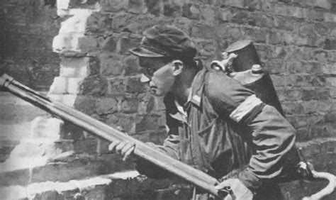 二战华沙起义中, 波兰人是凭借怎样的自制武器, 和德军殊死战斗的