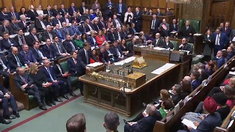 英国财政大臣亨特在议会公布2022年秋季预算案_腾讯视频