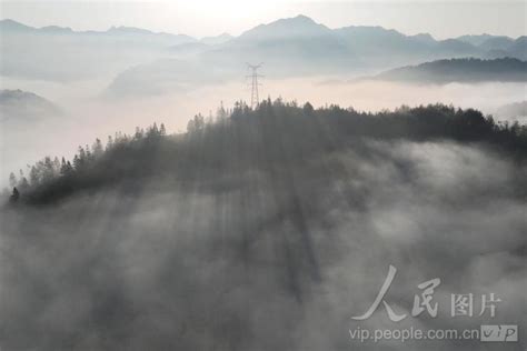 重庆酉阳：晨雾缭绕美如画-人民图片网