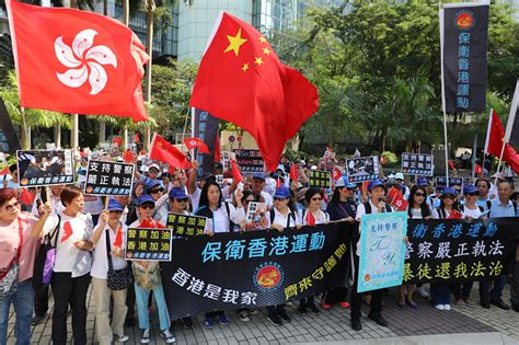千余香港市民上街撑警:支持香港警察尽快止暴制乱|屯门|暴力_新浪新闻