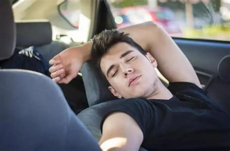 开空调在车里睡觉为什么会死人-有驾