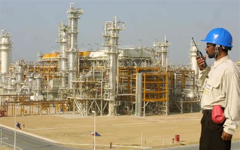 伊朗石油部长预计与俄罗斯的油气领域项目将很快开始实施-国际石油网
