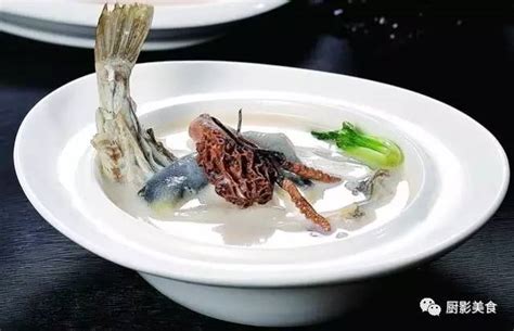 日本大厨分割河豚鱼宝宝，切片汆烫冰镇做刺身_凤凰网视频_凤凰网