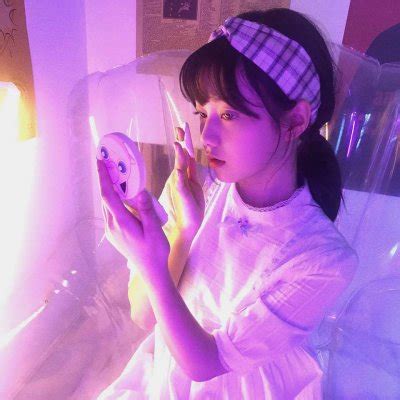 紫色头发女生头像温柔