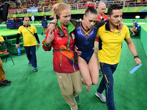 美女运动员们在赛场上的尴尬瞬间！|奥运会|运动员|选手_新浪新闻