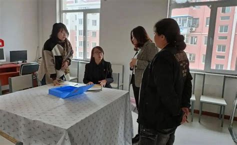 南屏濂泉社区举办三八妇女节慰问暨插花活动