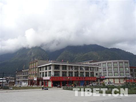 西藏山南：电力架专用供电设施 确保搬迁群众用电-人民图片网