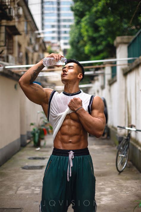 黑皮健身腹肌帅哥 国产健身肌肉男模Allen爱健身 KISSMANPHOTO摄影写真 中国 肌肉宝宝