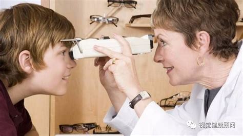 网上配眼镜怎样自测瞳距，在网上配近视眼镜，不知道瞳距怎么量？