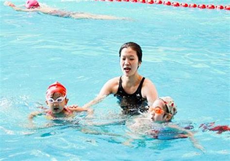 游泳培训班促销活动易拉宝模板-包图网