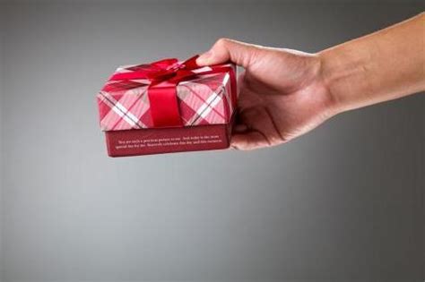 微商如何利用送礼物的方式进行引流