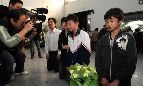 秦皇岛17岁男生因救3个姑娘牺牲，网友：他那么干净…_凤凰网