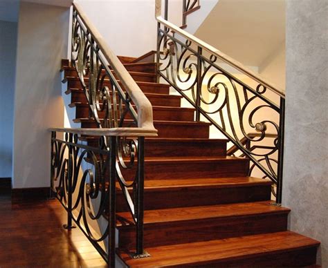 家用楼梯扶手哪种材质好？看完你就知道了_实木