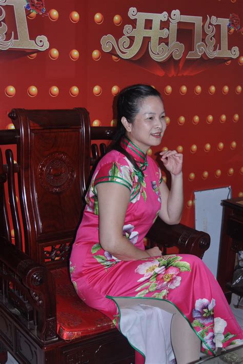 旗袍佳丽展示美丽，秀我中华女性风范-梅州旗袍总会-时空博客-梅州博客-天下客家网