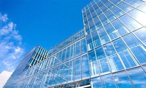 深圳办公室装修之超高层玻璃幕墙的安全施工_宏伟建设工程股份有限公司