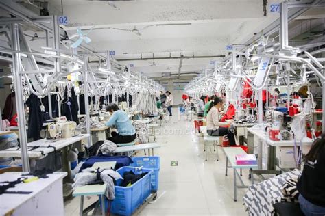 江苏如皋：服装订单多 企业生产忙-人民图片网