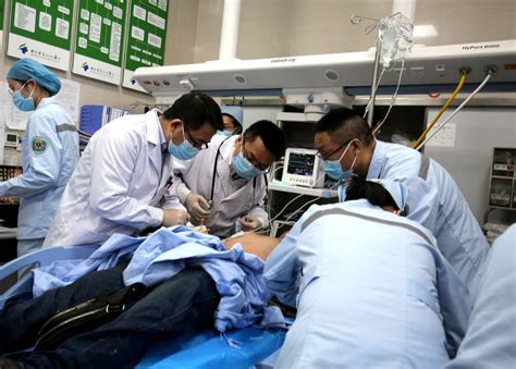 “生死时速”，自贡四医院十余科室联合抢救车祸伤患者-西秦会馆