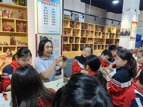 国庆佳节 郸城县中小学生到张振福泥塑馆感受非遗魅力-河南文化网