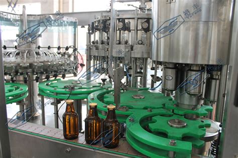 在工厂车间生产啤酒的设备工高清图片下载-正版图片502595370-摄图网