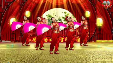 小慧广场舞《吉祥中国年》欢快喜庆的扇子舞，最适合迎新春跳了