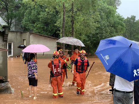 洪水围困成都多处告急 各地应急抢险队冲锋在前|资讯频道_51网