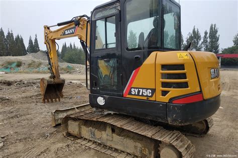 小松挖掘机HB215LC-1产品高清图-工程机械在线