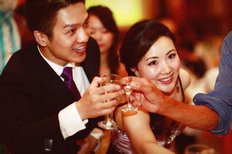 婚礼敬酒说什么 2021最新婚宴新人敬酒词 - 中国婚博会官网