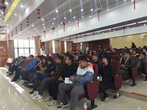 南昌县田径、球类项目教练员、裁判员培训班在莲塘三中举行