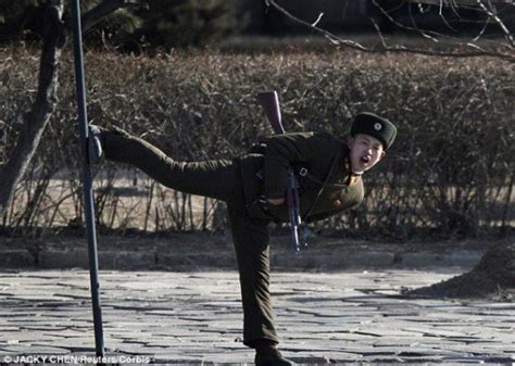 警卫曝光朝鲜集中营 犯人零下25℃工作至死 _国际快递 _南方网